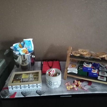 Emmanueli65 Fronte Clinica Per 5 Matrimoniale 2 Singoli 1 Divano Letto Piacenza Eksteriør bilde