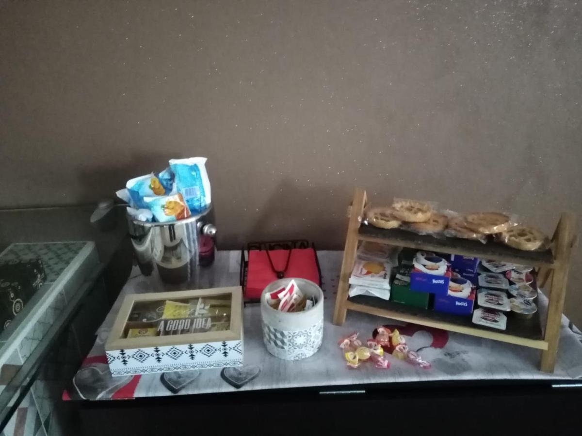 Emmanueli65 Fronte Clinica Per 5 Matrimoniale 2 Singoli 1 Divano Letto Piacenza Eksteriør bilde