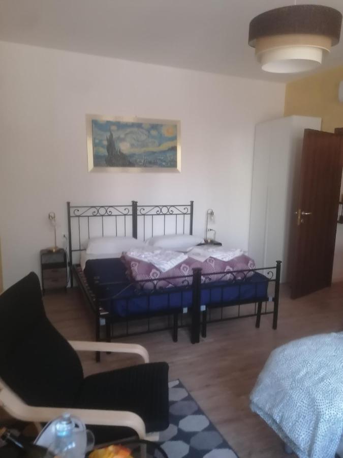 Emmanueli65 Fronte Clinica Per 5 Matrimoniale 2 Singoli 1 Divano Letto Piacenza Eksteriør bilde